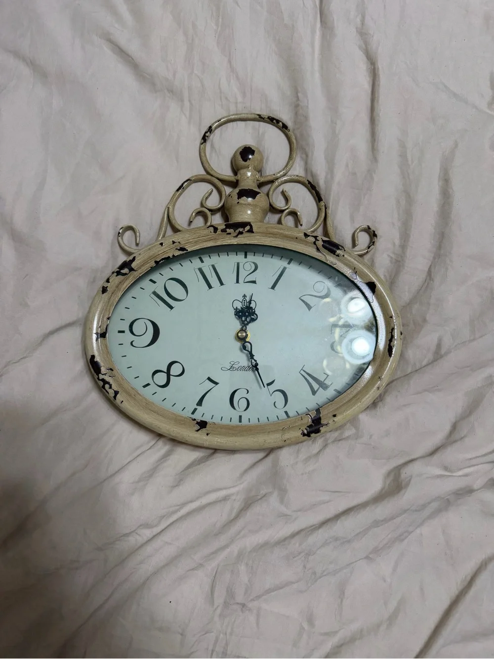 Vintage-Style Cream Oval Wall Clock